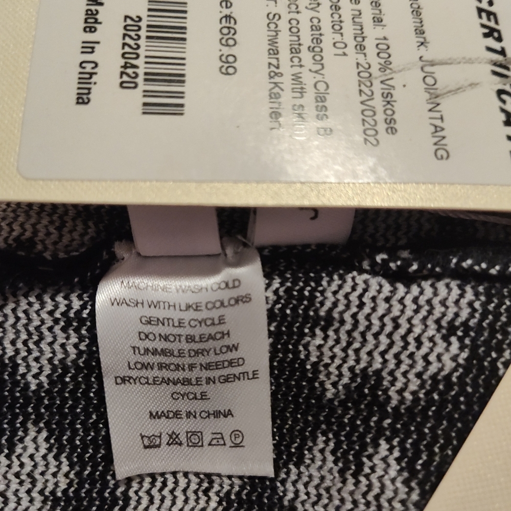 Black and White Women's Halter Strapless Tube Top with VFront (Medium) - Picture 7 of 7